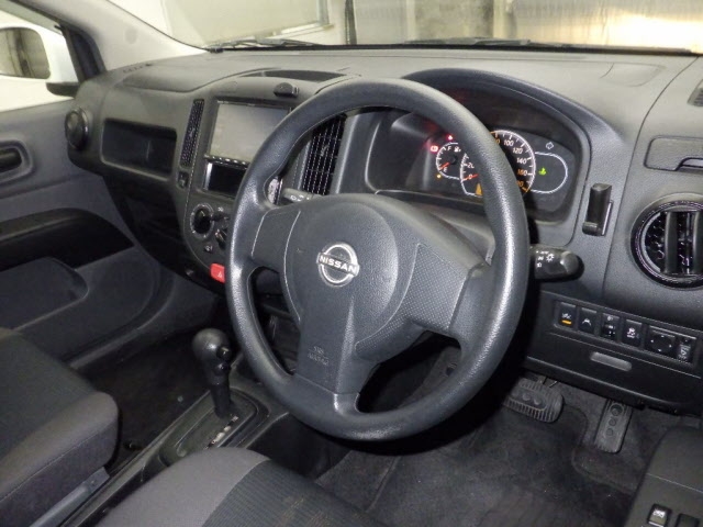 NISSAN AD