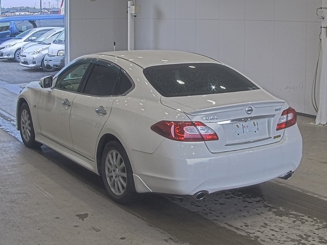 NISSAN FUGA