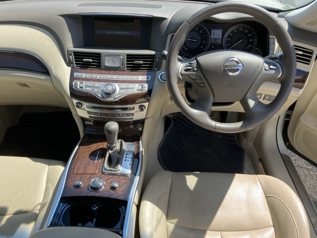 NISSAN FUGA