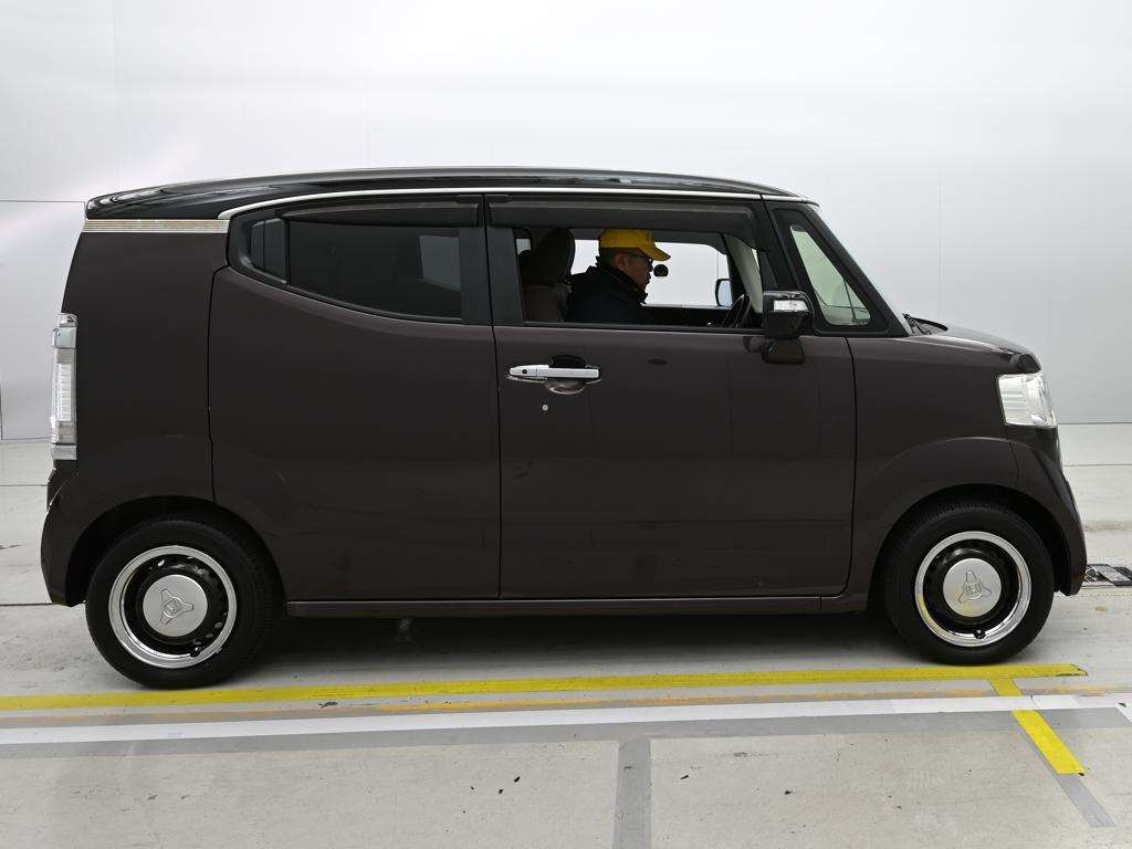 HONDA N-BOX SLASH