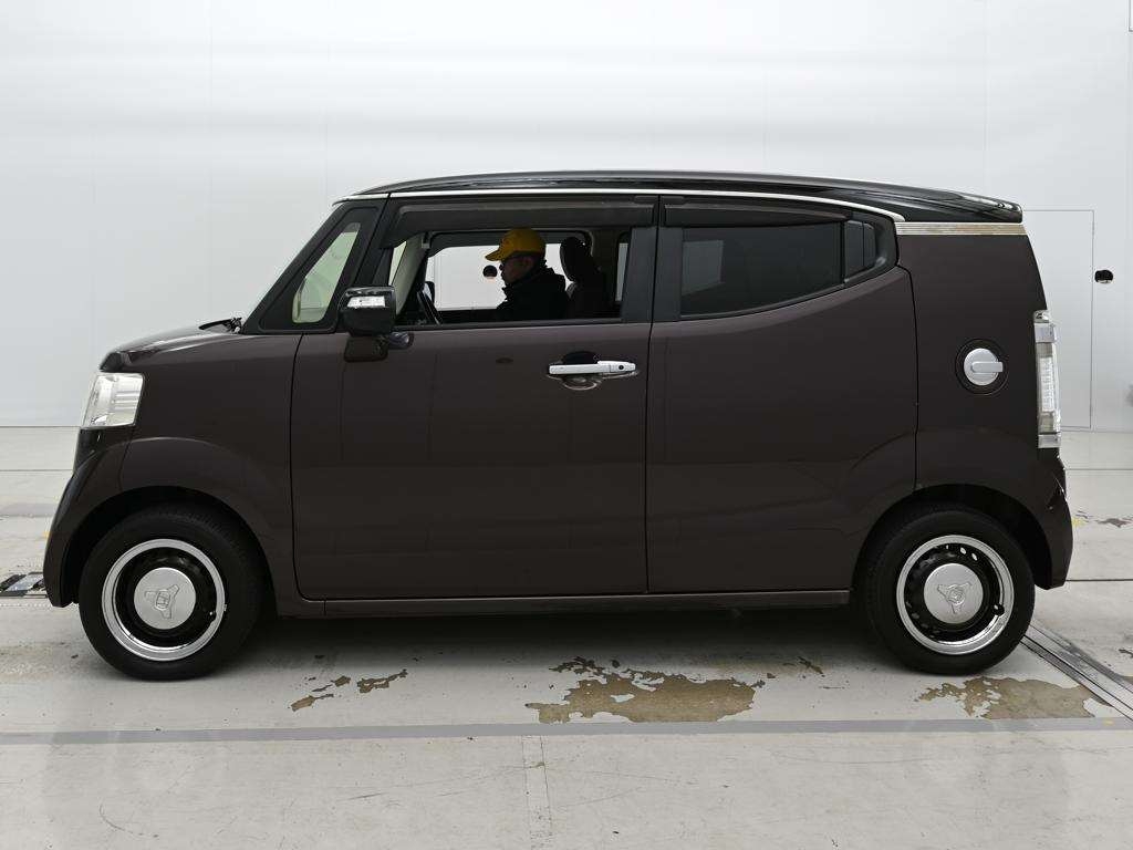 HONDA N-BOX SLASH