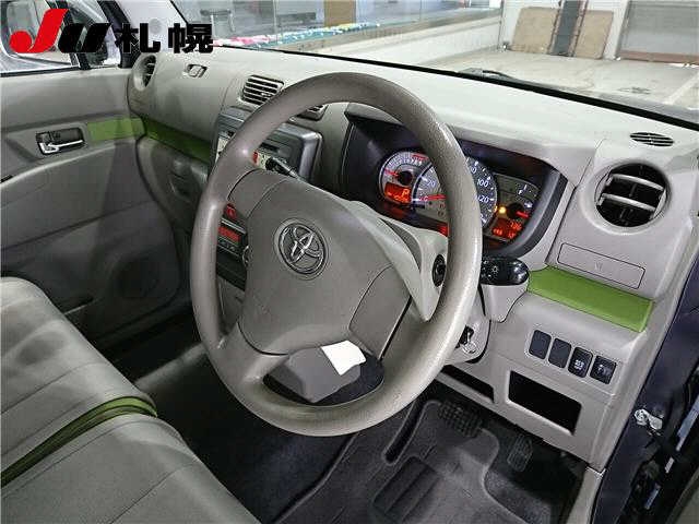 TOYOTA PIXIS SPACE