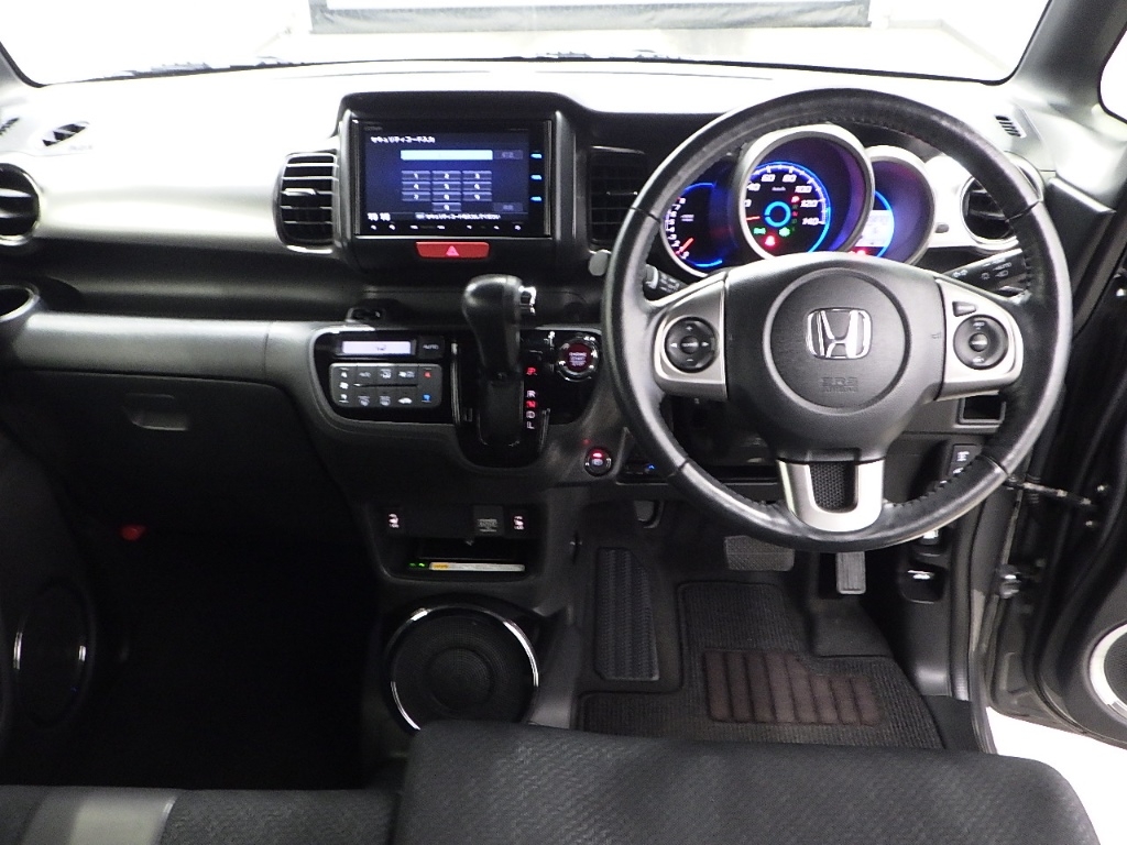 HONDA N-BOX SLASH