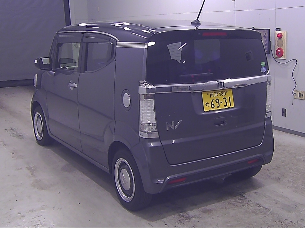 HONDA N-BOX SLASH