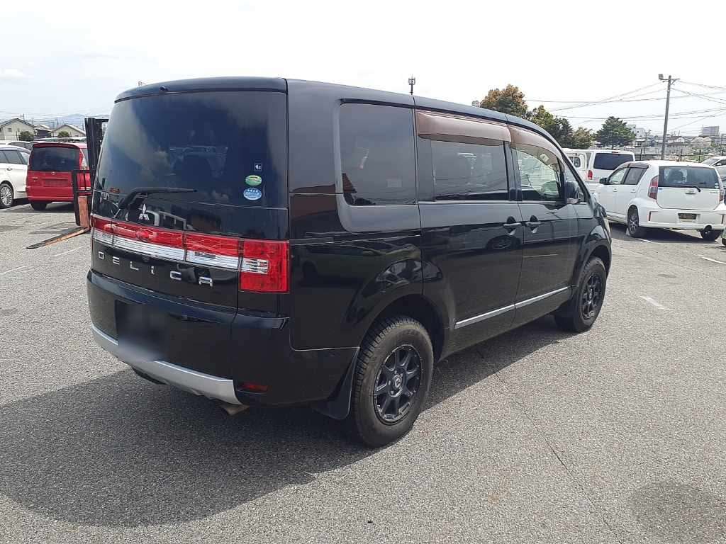 MITSUBISHI DELICA D:5