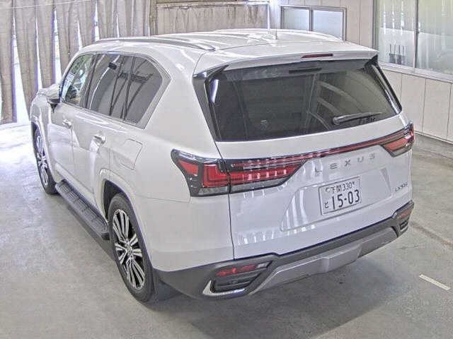 LEXUS LX600