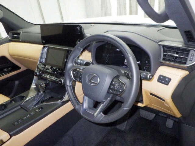 LEXUS LX600
