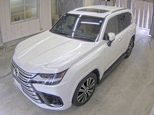 LEXUS LX600