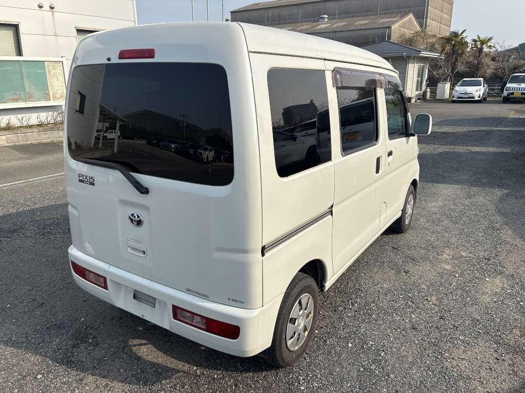 TOYOTA PIXIS VAN