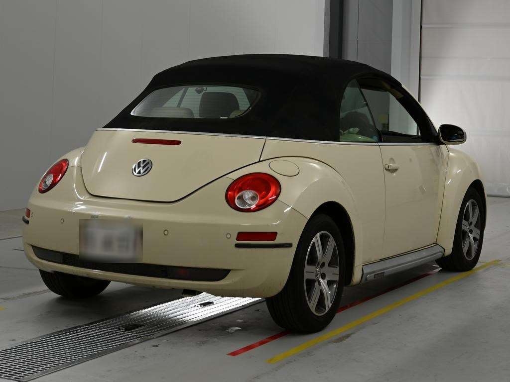 VOLKSWAGEN BEETLE