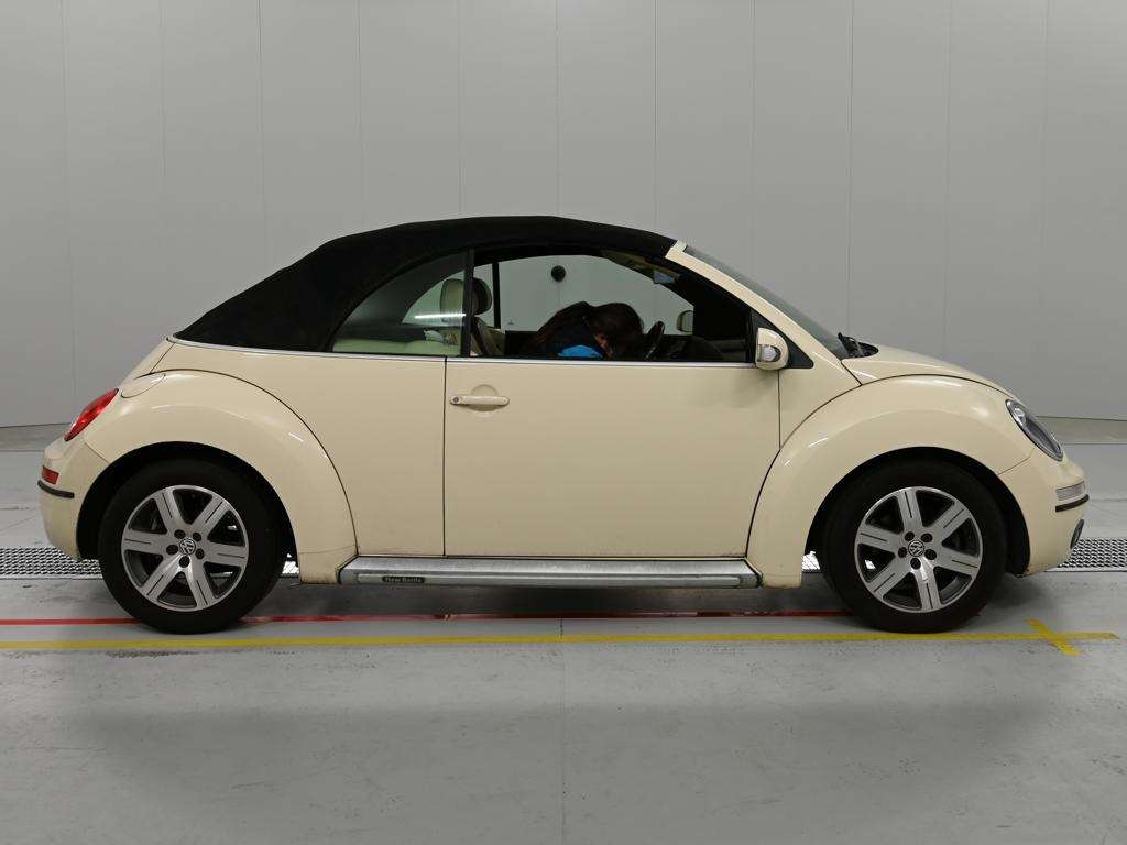 VOLKSWAGEN BEETLE