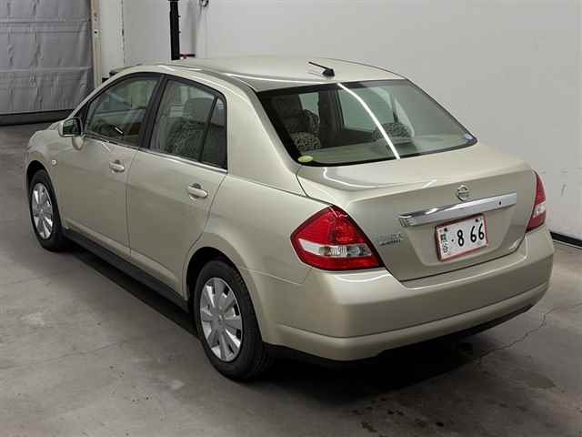 NISSAN TIIDA LATIO