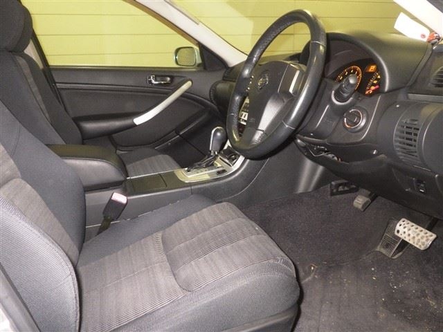 NISSAN SKYLINE