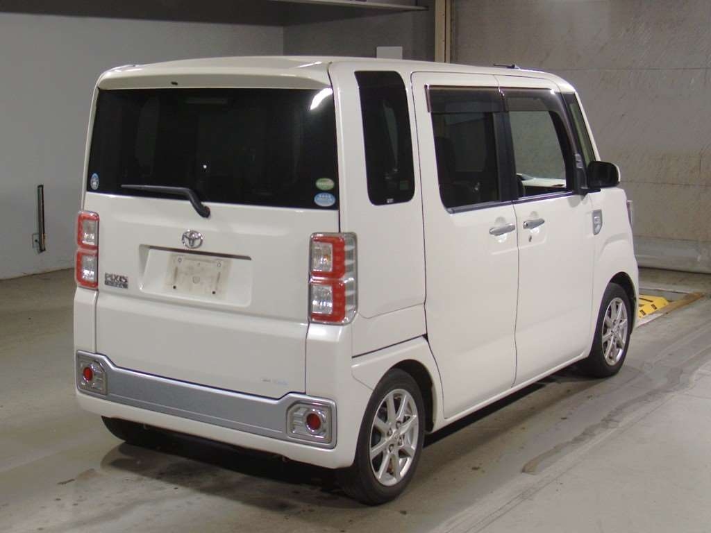 TOYOTA PIXIS MEGA
