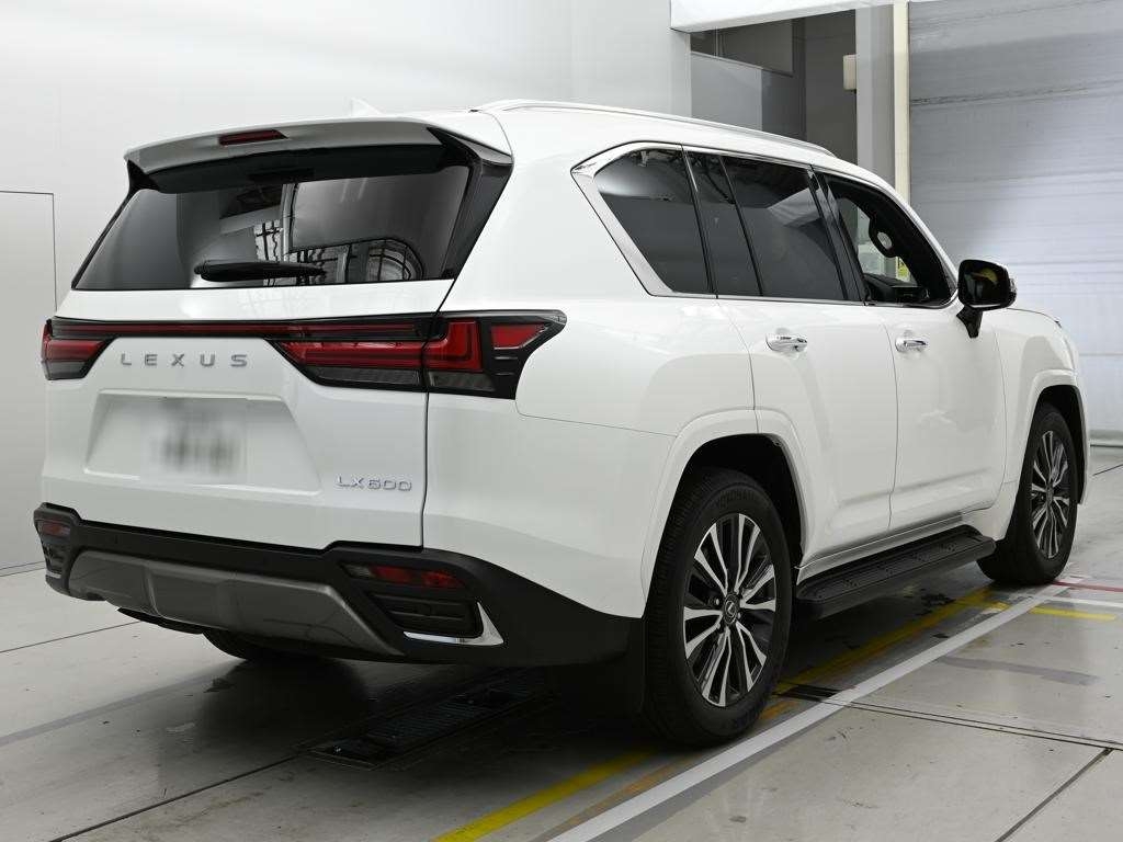 LEXUS LX600