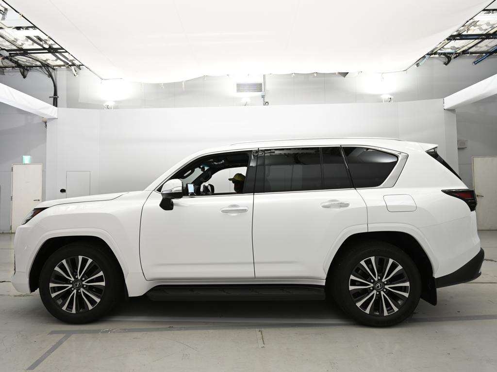 LEXUS LX600