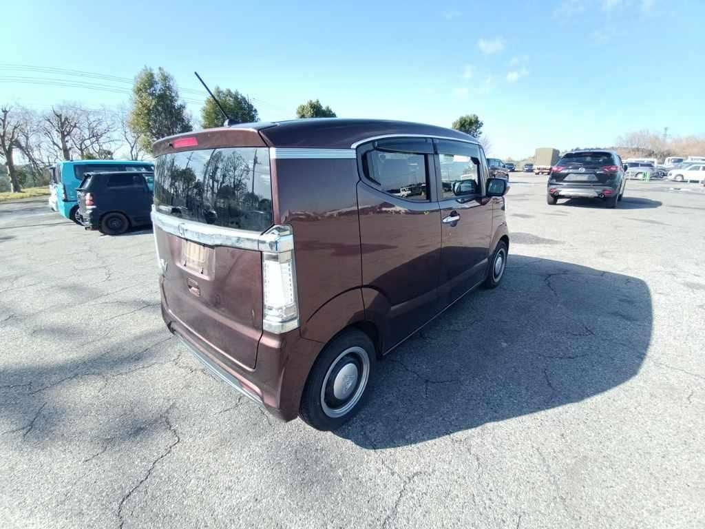 HONDA N-BOX SLASH