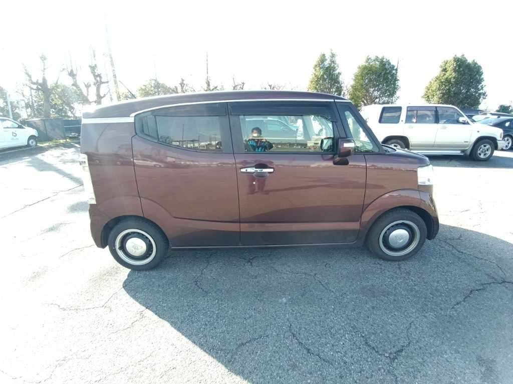 HONDA N-BOX SLASH