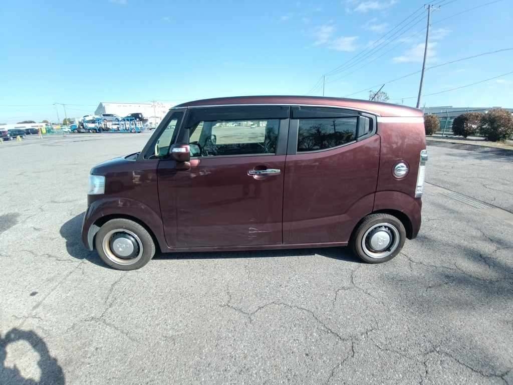 HONDA N-BOX SLASH