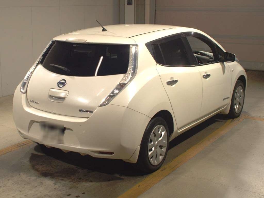 NISSAN LEAF