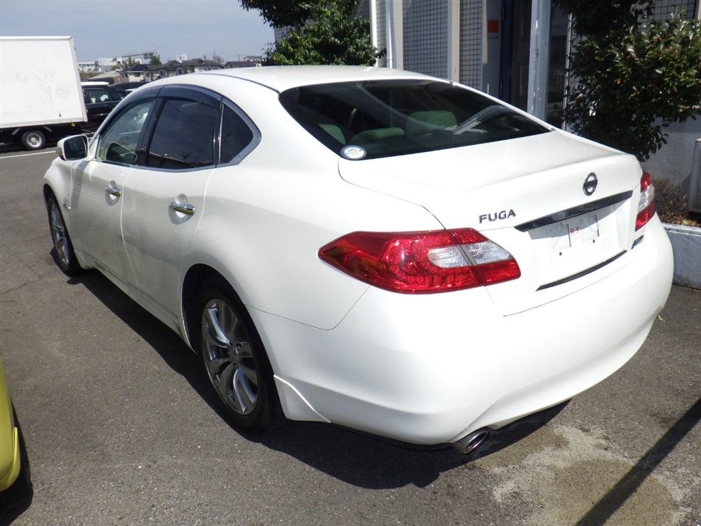 NISSAN FUGA