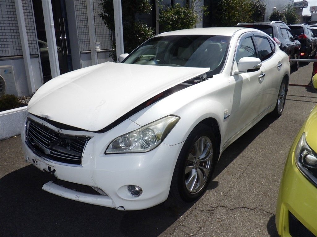 NISSAN FUGA