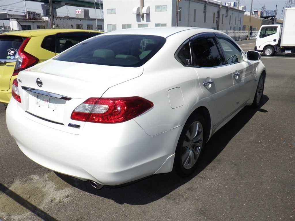 NISSAN FUGA