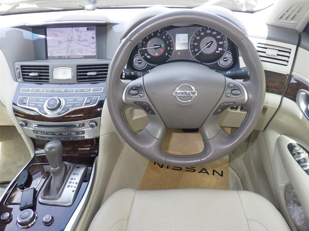 NISSAN FUGA