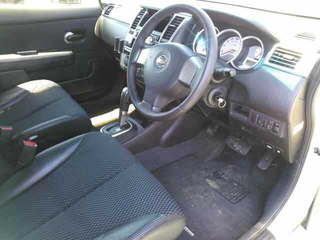 NISSAN TIIDA