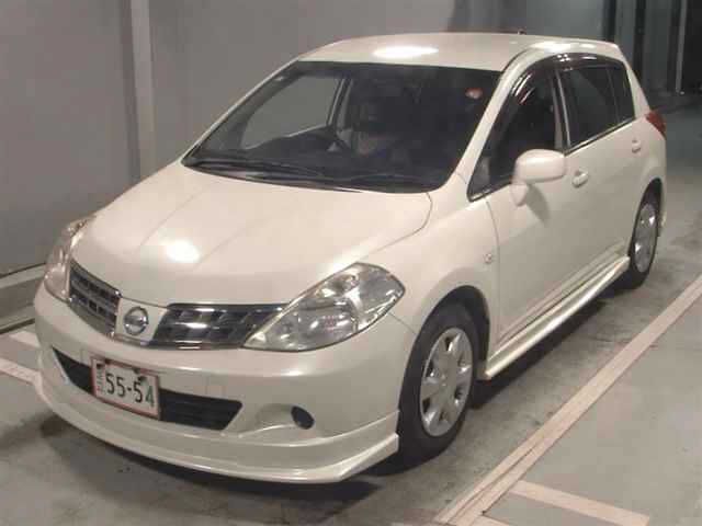NISSAN TIIDA