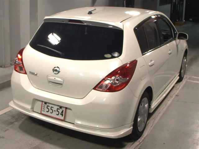 NISSAN TIIDA