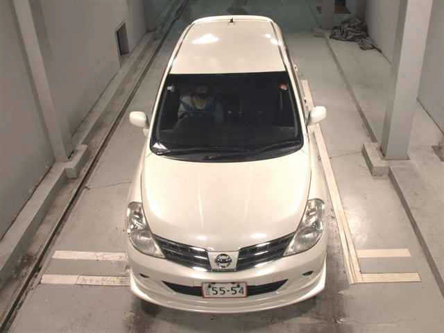 NISSAN TIIDA