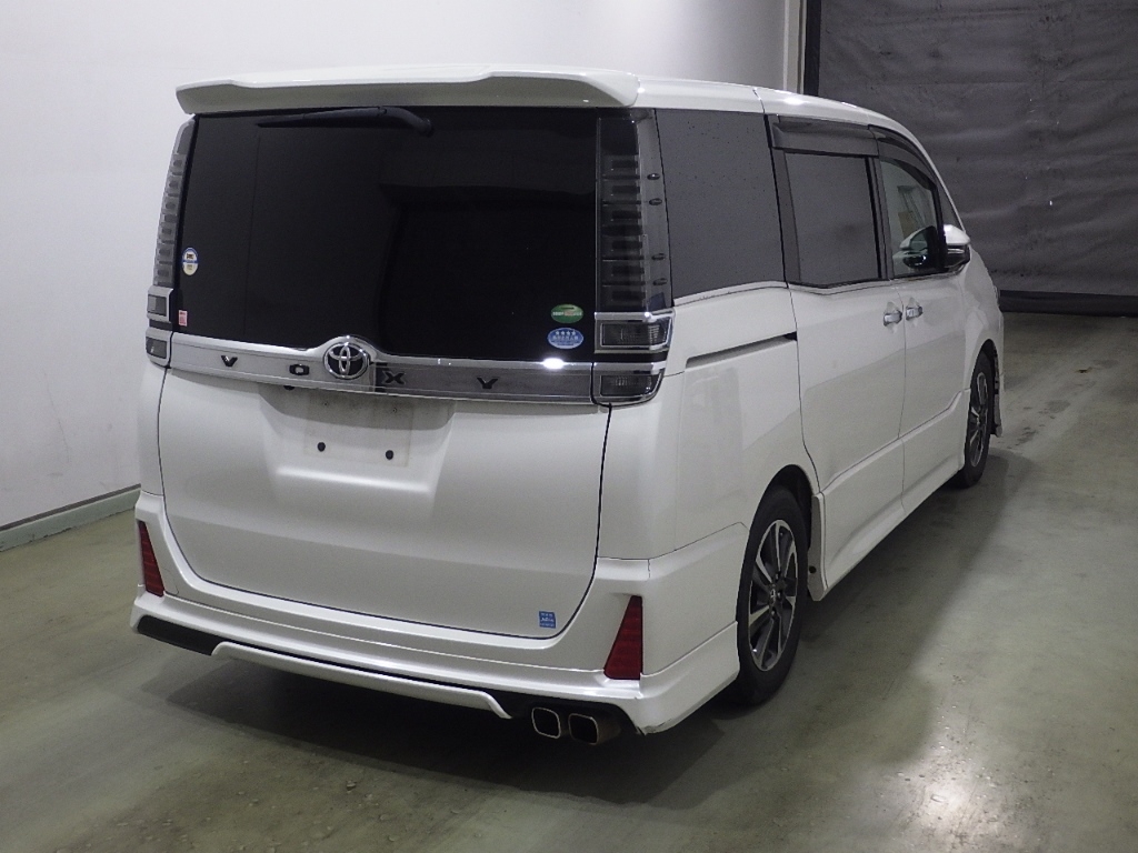 TOYOTA VOXY