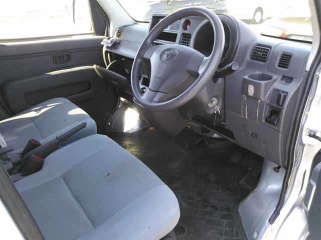 TOYOTA PIXIS VAN