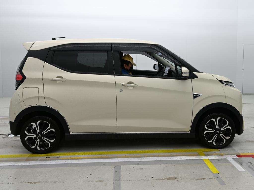 MITSUBISHI EK X EV