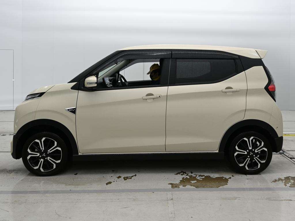 MITSUBISHI EK X EV