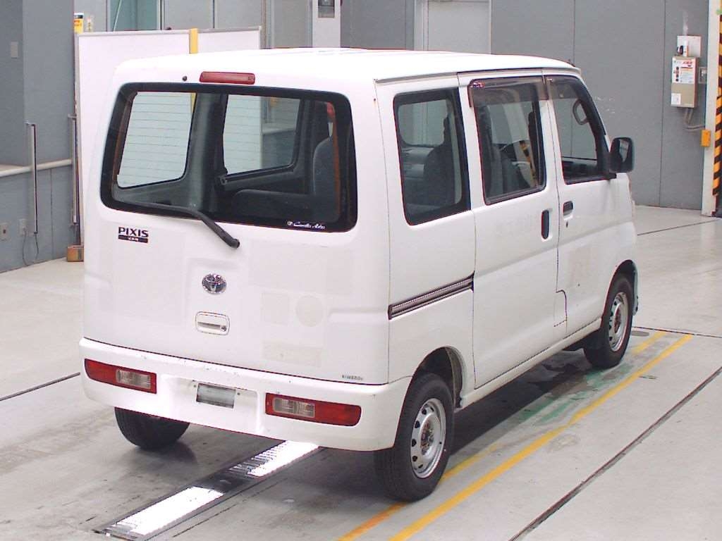 TOYOTA PIXIS VAN