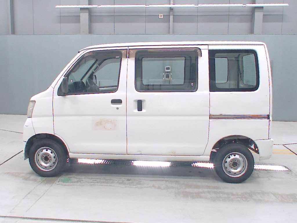 TOYOTA PIXIS VAN
