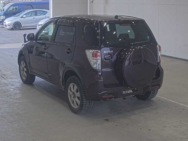 TOYOTA RUSH