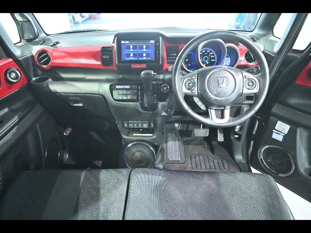 HONDA N-BOX SLASH