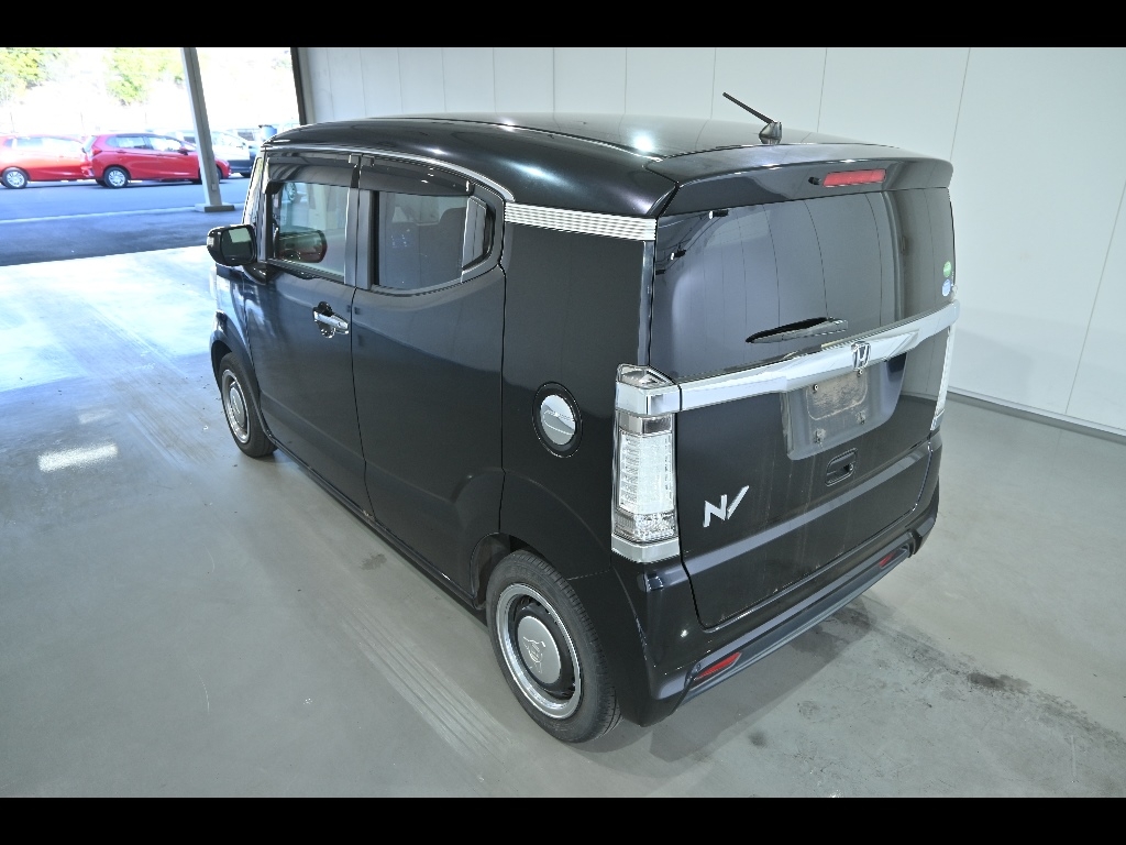 HONDA N-BOX SLASH