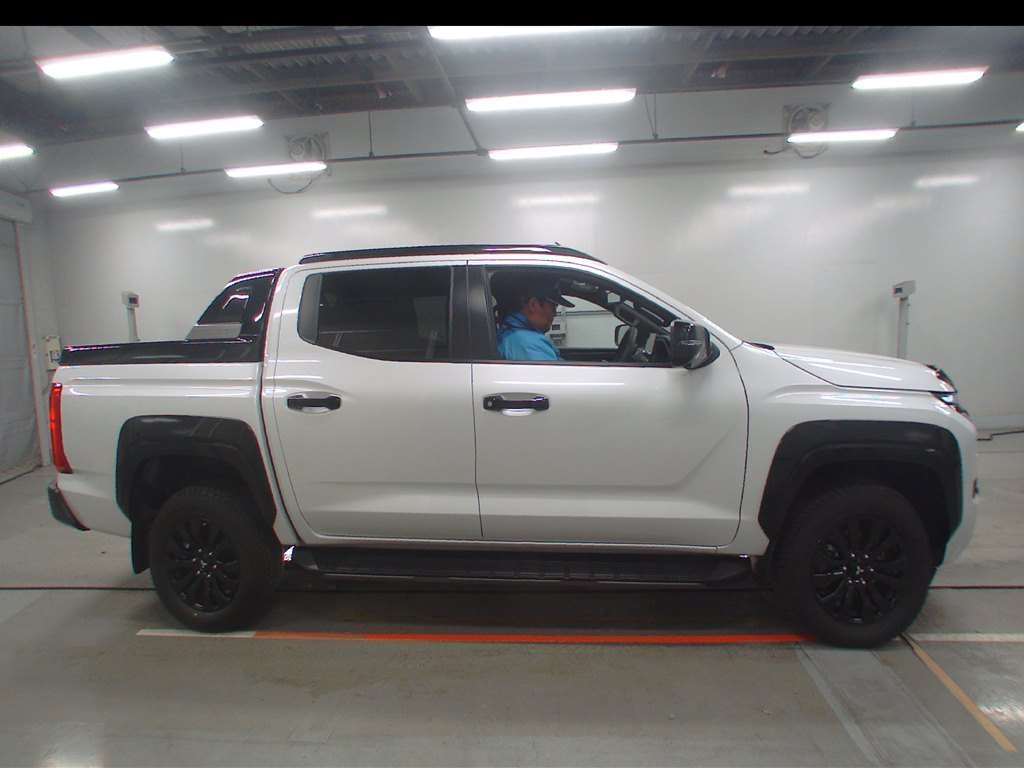 MITSUBISHI TRITON