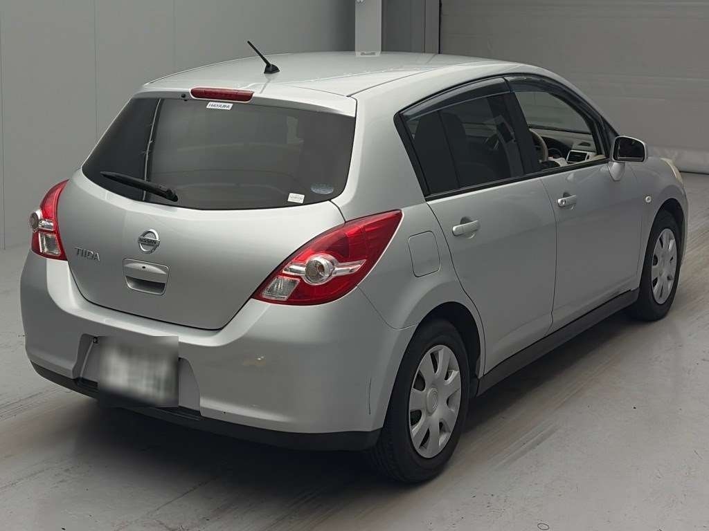 NISSAN TIIDA