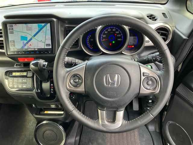 HONDA N-BOX SLASH