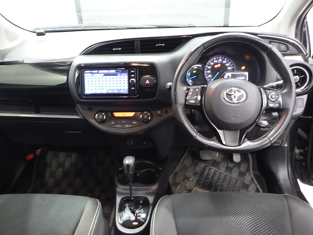 TOYOTA VITZ