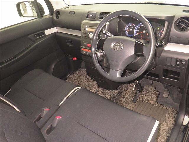 TOYOTA PIXIS SPACE