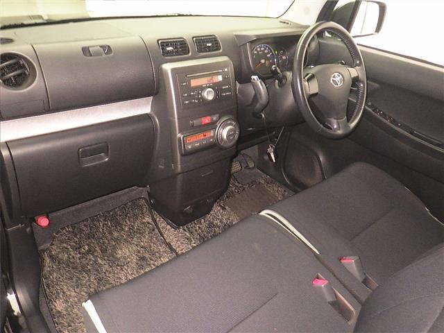 TOYOTA PIXIS SPACE