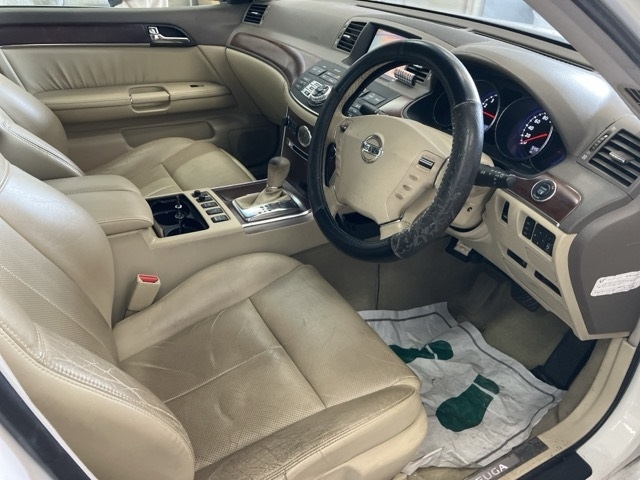 NISSAN FUGA