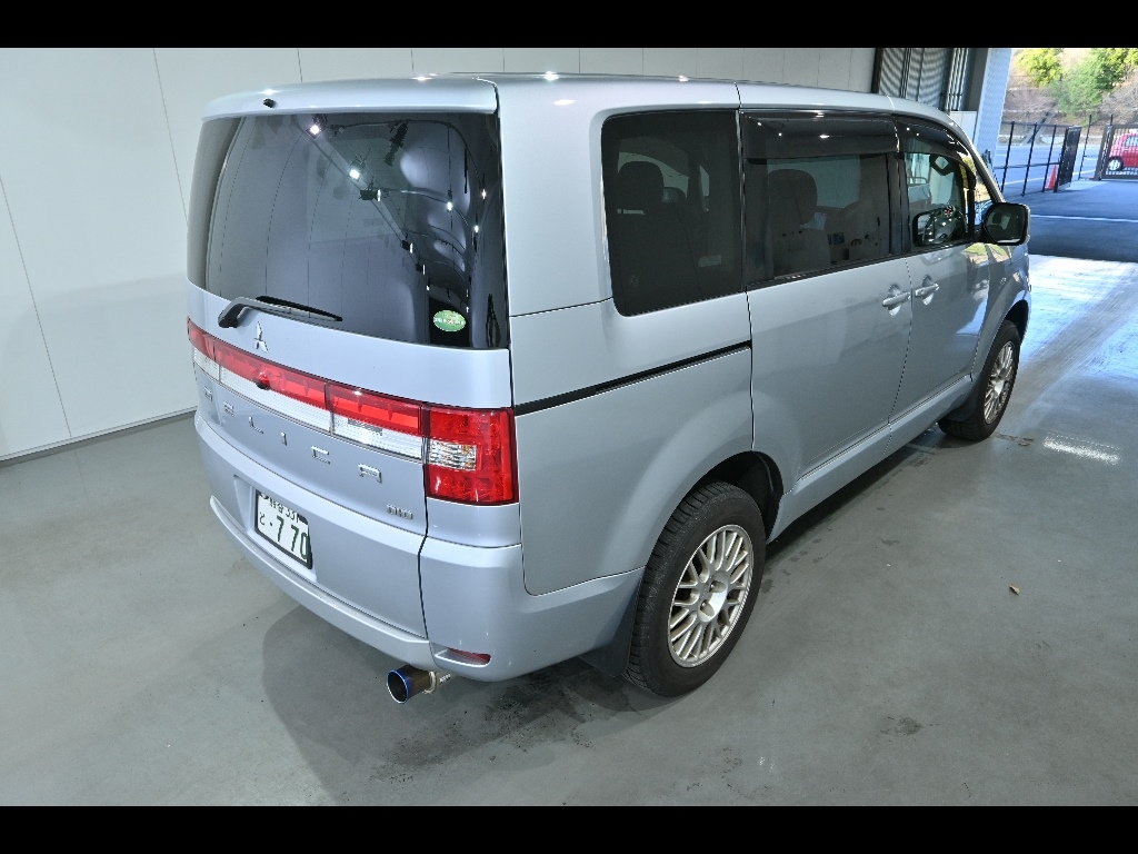 MITSUBISHI DELICA D:5