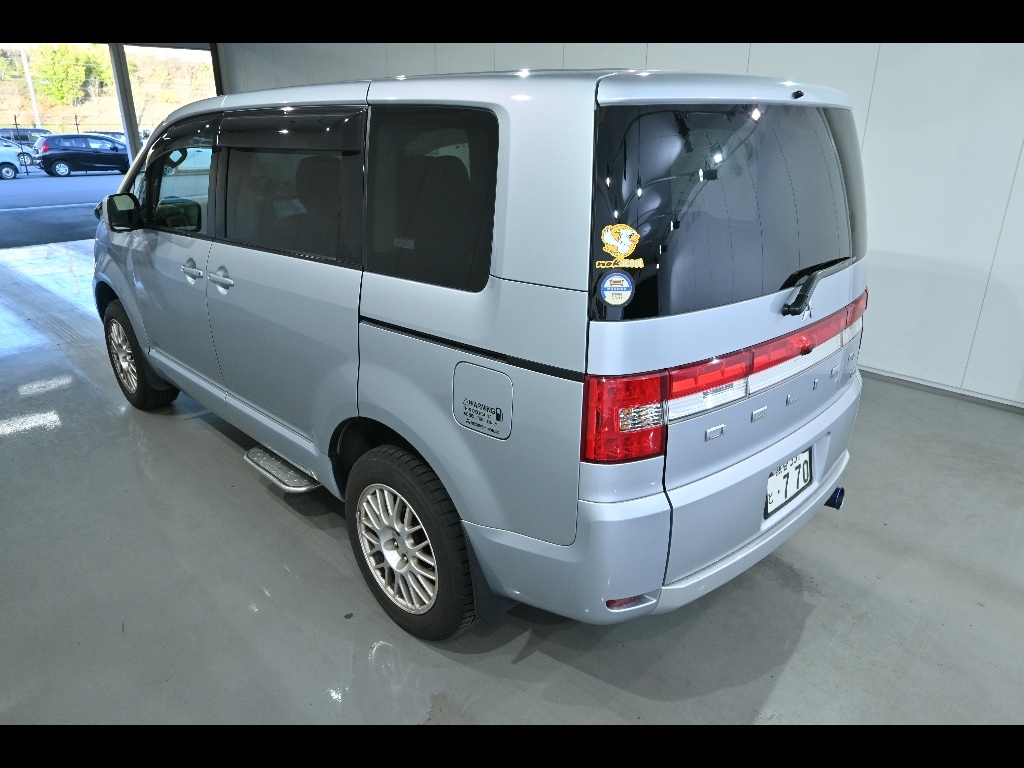 MITSUBISHI DELICA D:5